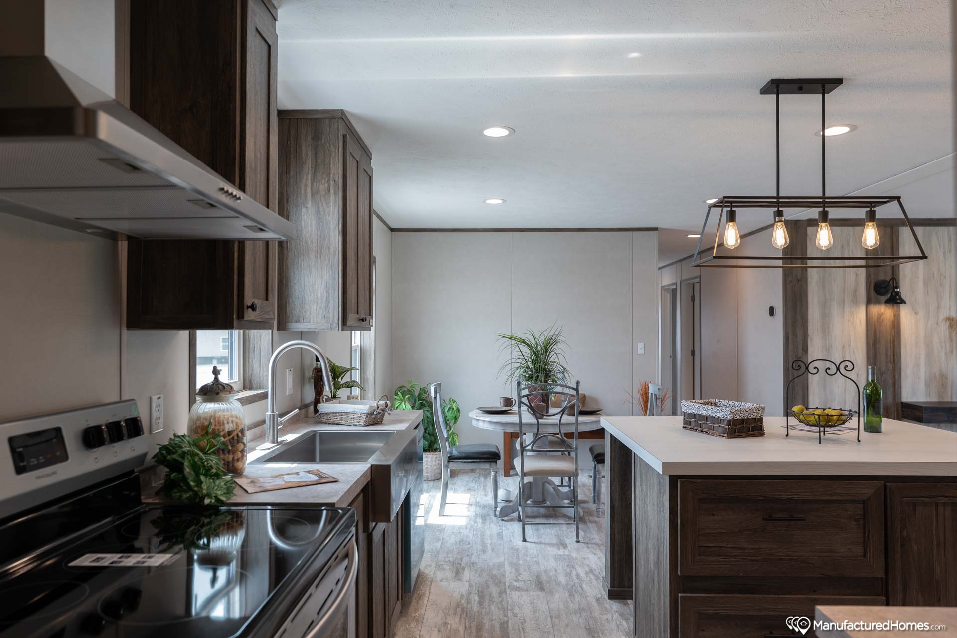 Exclusive The Leo 46EXC28563AH by Giles - Marty Wright Home Sales